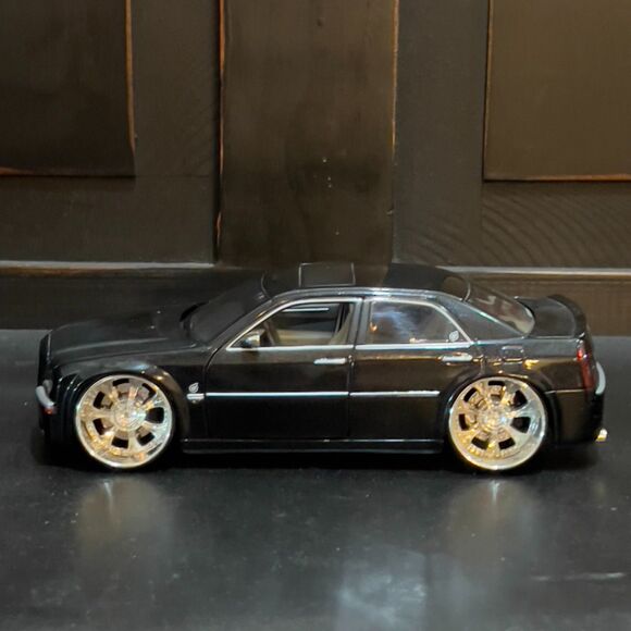 Hot Wheels Dropstars Chrysler 300C H30338 Black 2994 1:20 Scale Die Cast Model - Picture 7 of 14